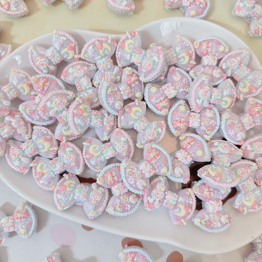 Hand-painted pearl with bowknot design