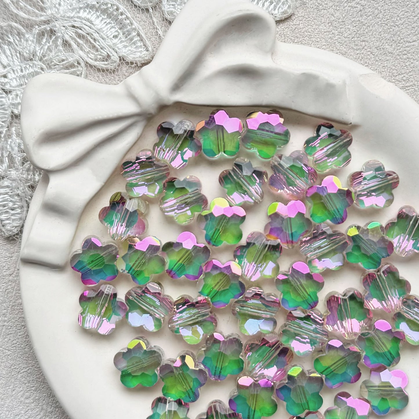 10mm Clover-Shaped Sparkling Gemstone
