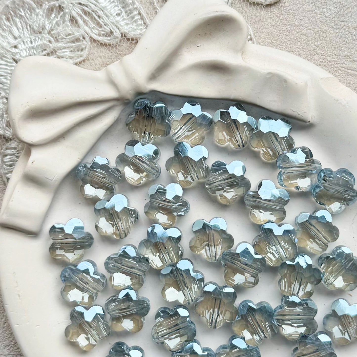 10mm Clover-Shaped Sparkling Gemstone