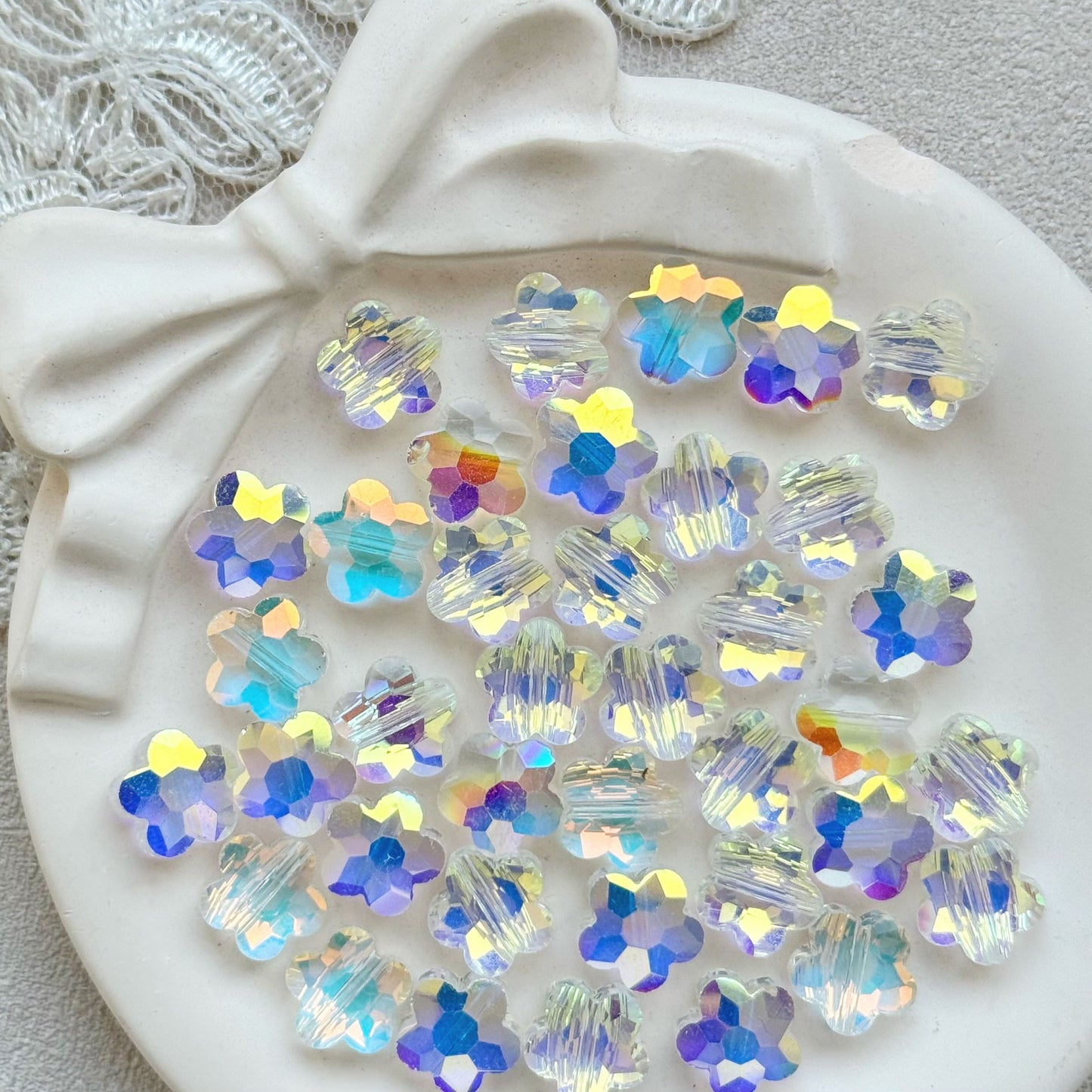 10mm Clover-Shaped Sparkling Gemstone