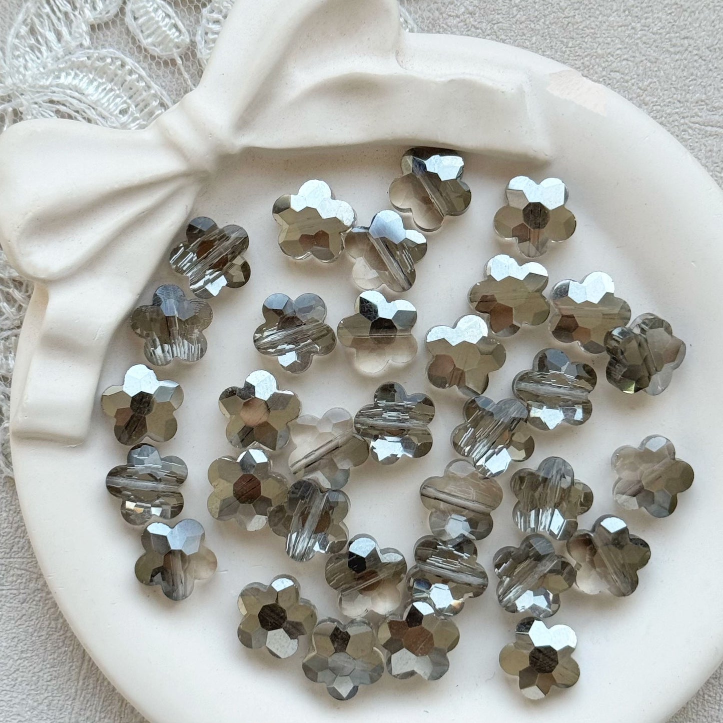 10mm Clover-Shaped Sparkling Gemstone