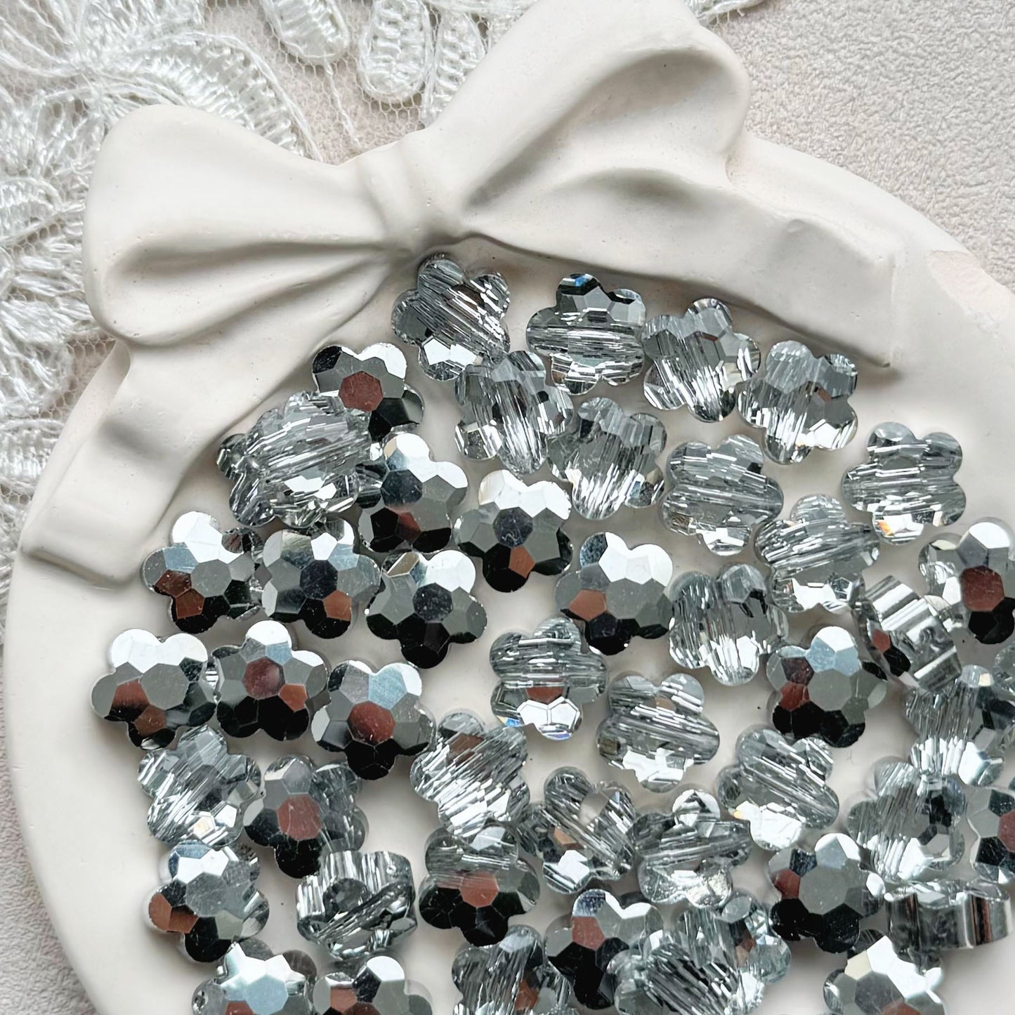 10mm Clover-Shaped Sparkling Gemstone