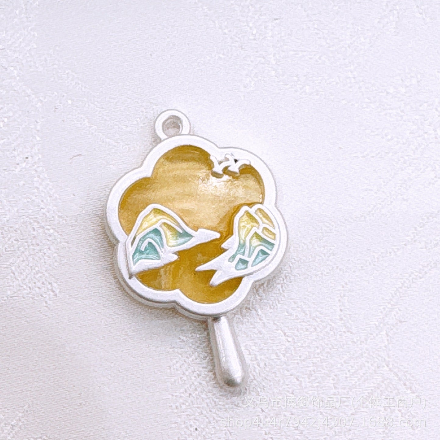 DIY Fan-Shaped Pendant