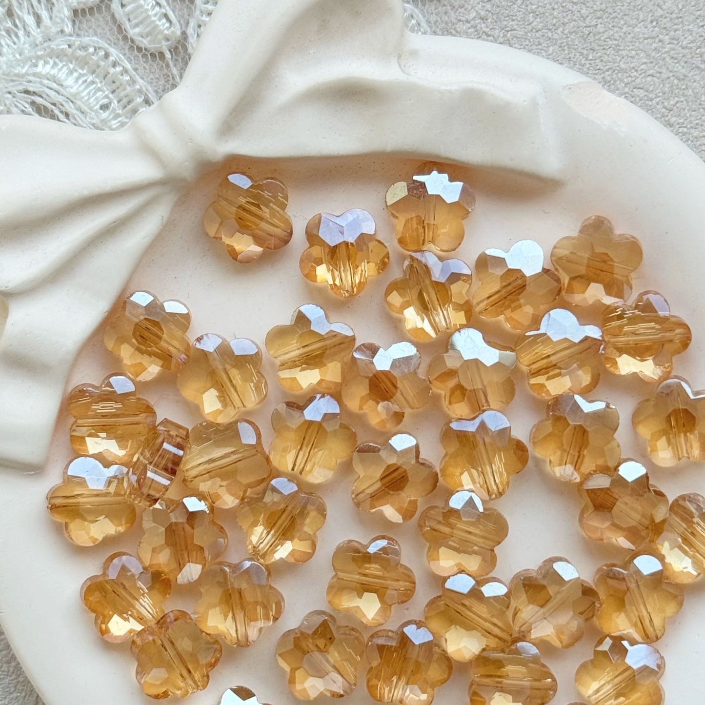 10mm Clover-Shaped Sparkling Gemstone