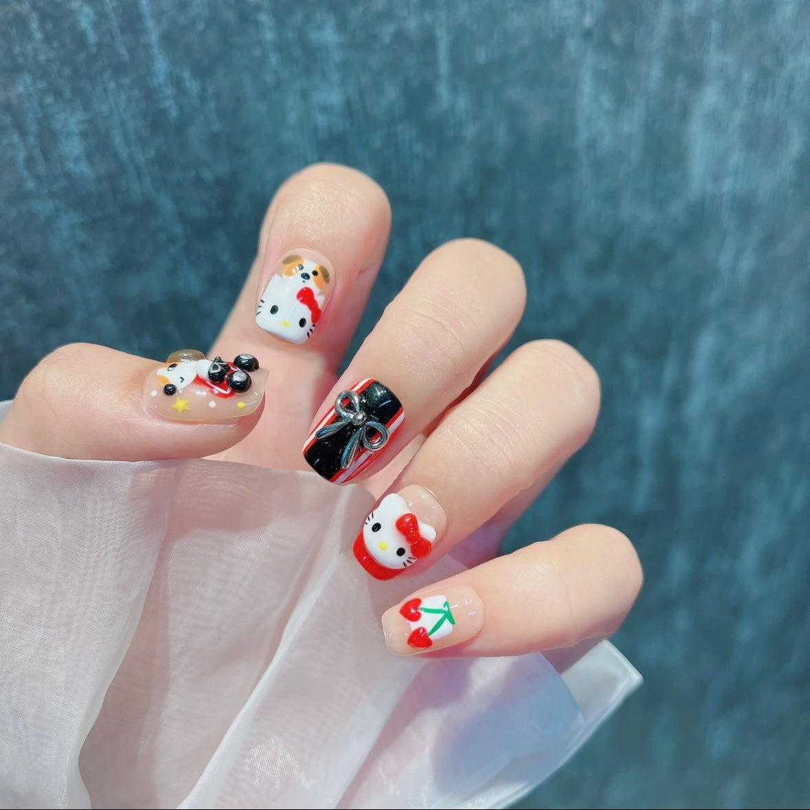 Hello Kitty Nails