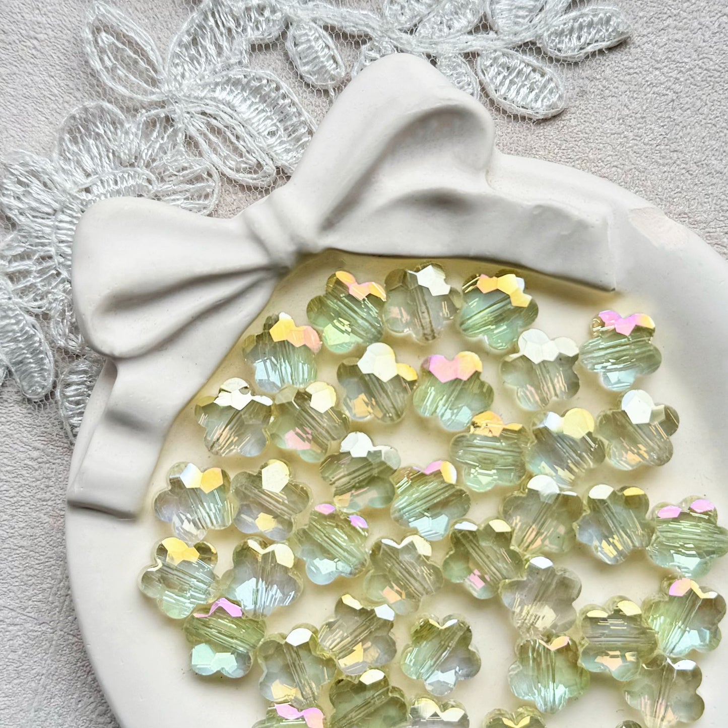 10mm Clover-Shaped Sparkling Gemstone